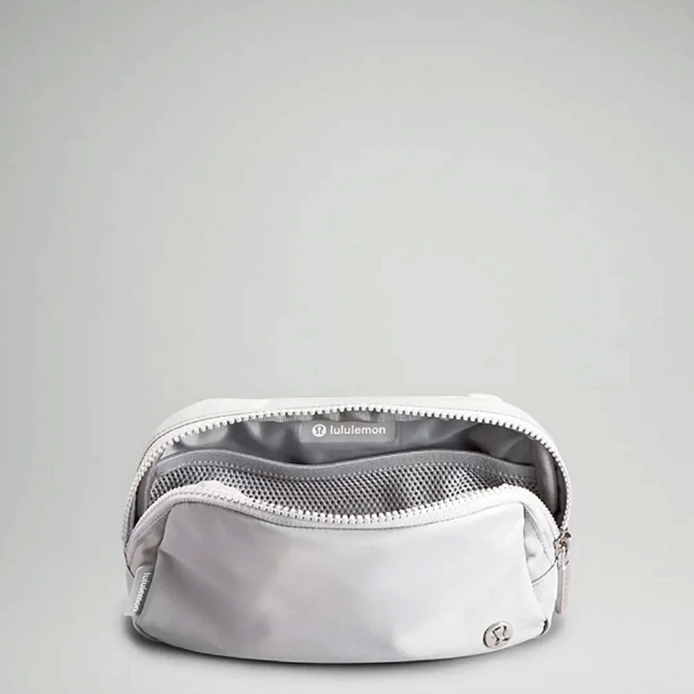 LULULEMON SILVER GREY BELT BAG NWT 🏷✨️ - Picture 3 of 8